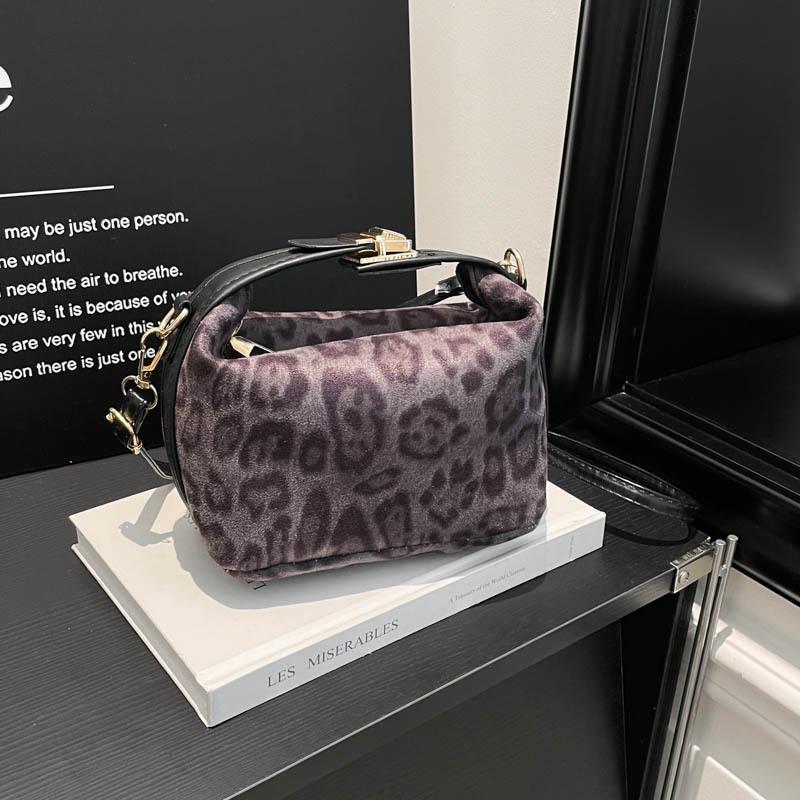 Today's Popular Leopard Print Large-capacity Bag Women's New Autumn Simple Messenger Bag Commuter Shoulder Tote Bag