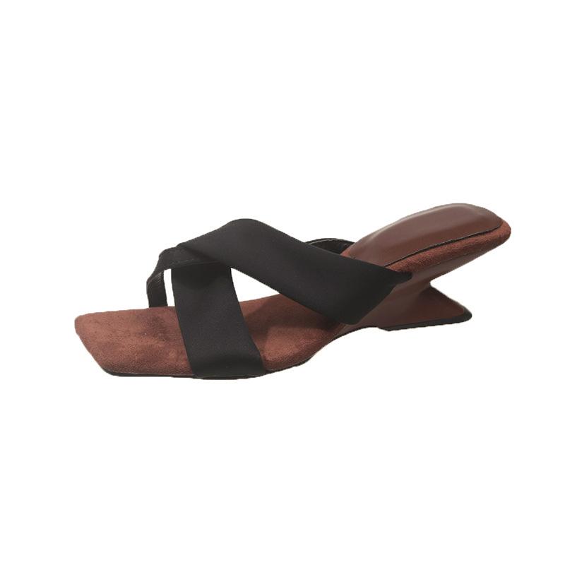 2025 summer new fashion niche design sense retro wedge sandals square head open-toed high-heeled cool slippers