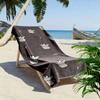Speelse pinguïn beweegt elegant. Strandlaken met print, sneldrogend, geschikt voor reizen, buitensporten, joggen, het strand en zwemmen, cadeau