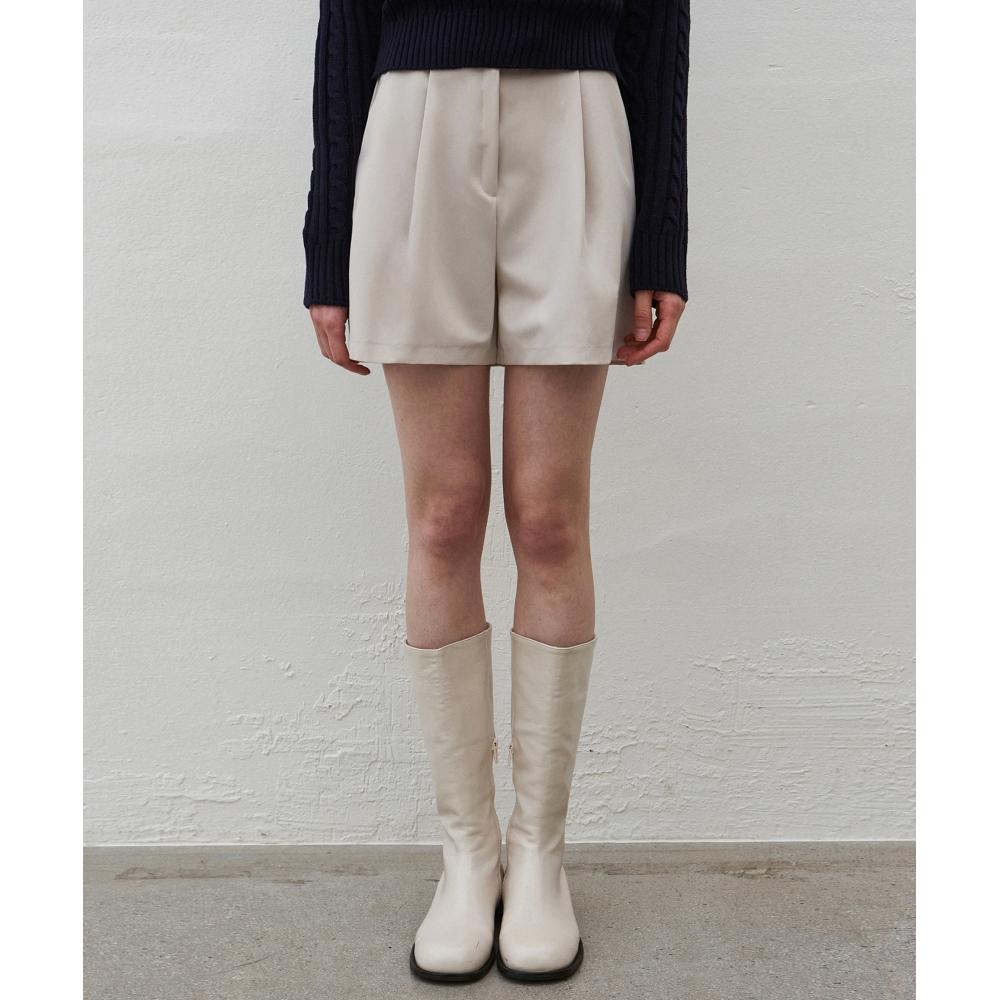 

NICKNICOLE CLASSIC PINTUCK HALF PANTSLIGHT BEIGE