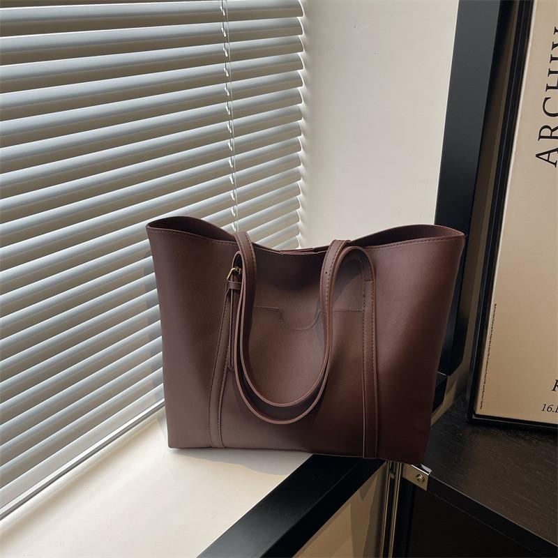 Street Style Large Pu Tote Bag For Women With Magnetic Closure And Inner Phone Pocket