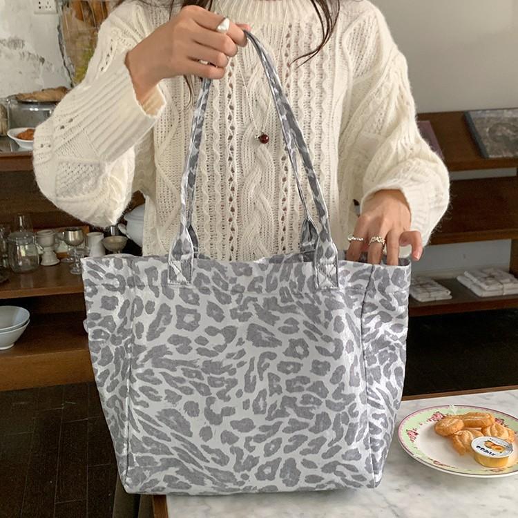 Silver Leopard Print Canvas Shoulder Bag, New Large-capacity Commuting Versatile Fashion Tote Bag, Portable Shopping Bag.