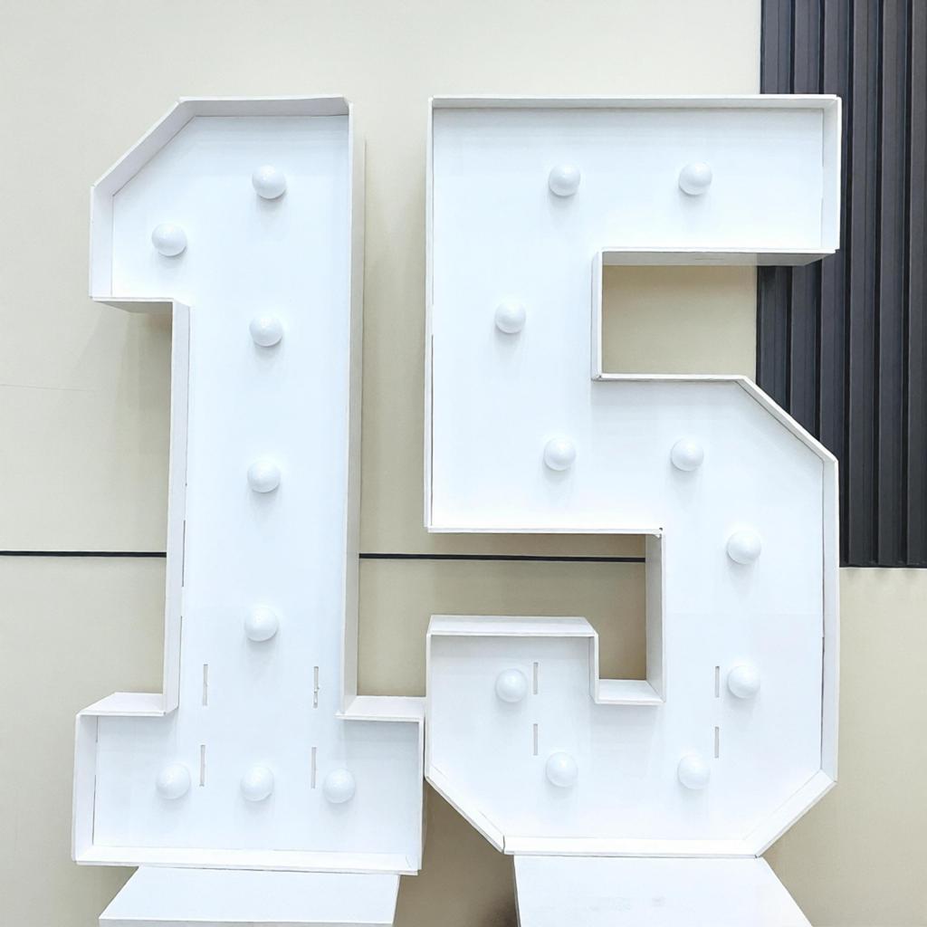 2pcs/set 91.5cm Large Light-Up Number 15 Marquee Sign,Glowing Decor,Photo Booth Prop for 15th Birthday,51th Anniversary,Graduation Holiday Party Decor
