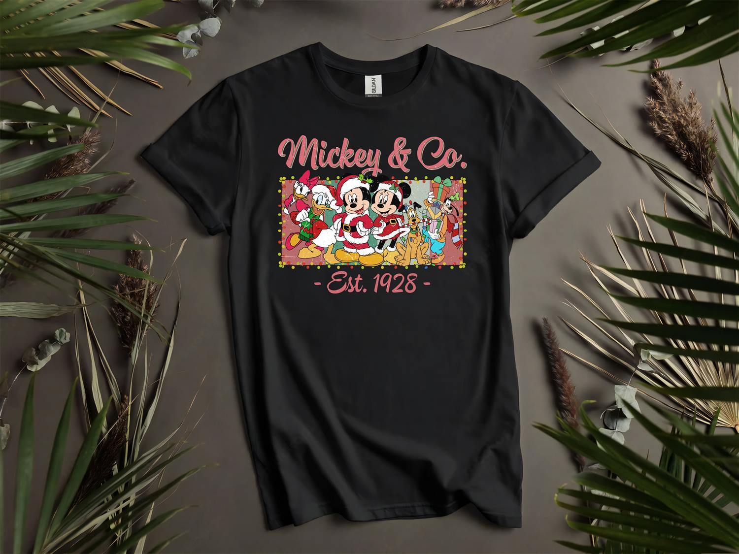 Mickey s Friends Est 1928 Christmas T-shirt T shirt Men Women Unisex Tshirt L16 S