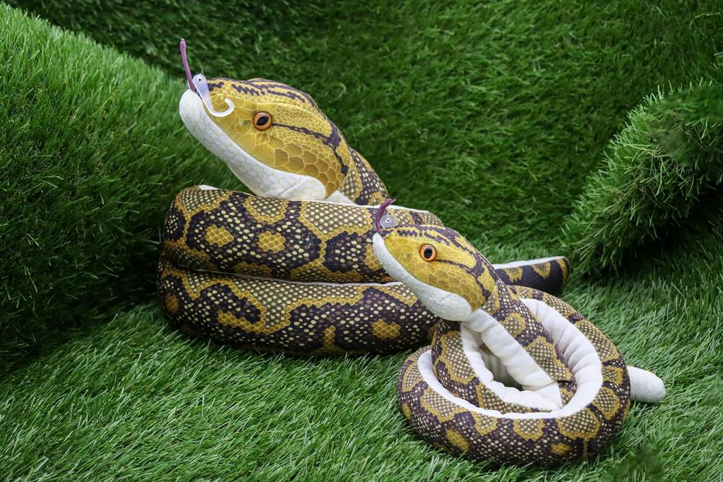 Takeoff Hub Realistic snake stuffed toy