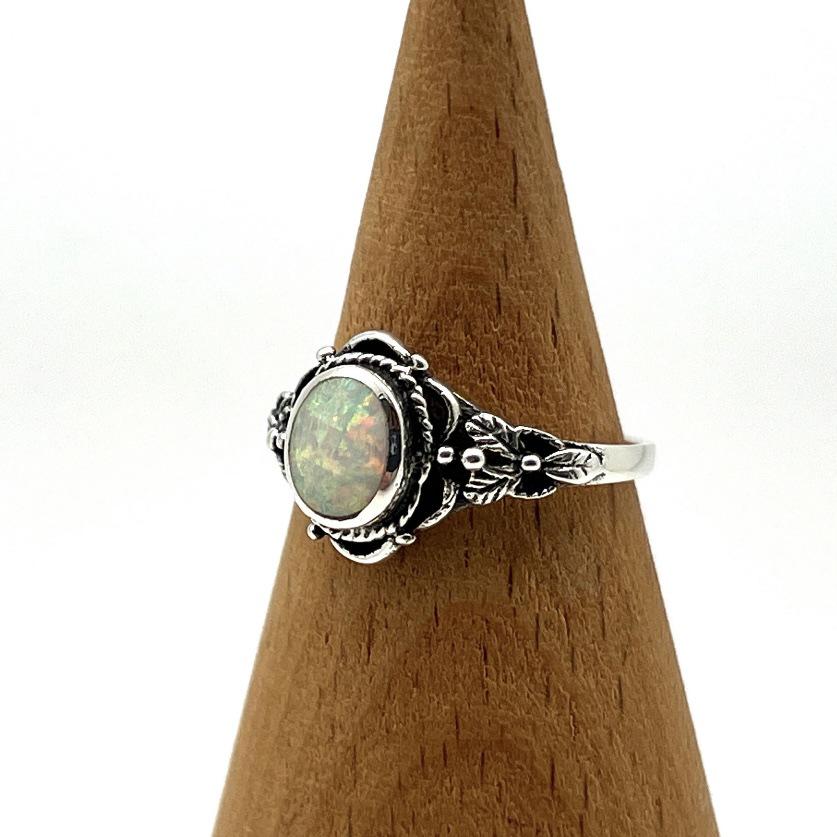 European & American Retro Opal & Diamond Alloy Ring