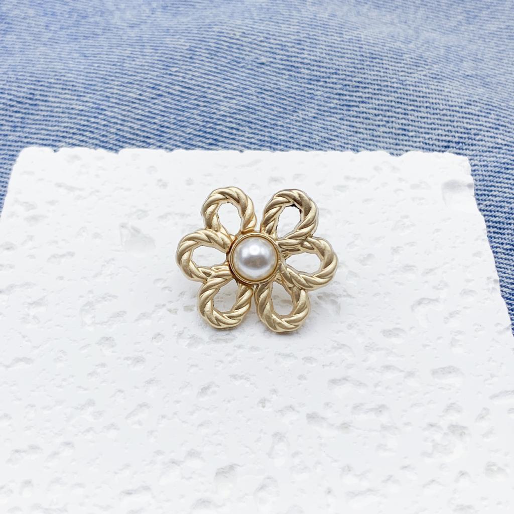 The Flower Waist-cinching Button Is Detachable No Need for Drilling or SewingIt Can ReduceThe Waist Size It Is A Flat-bottomed Waist-cinching Wonder
