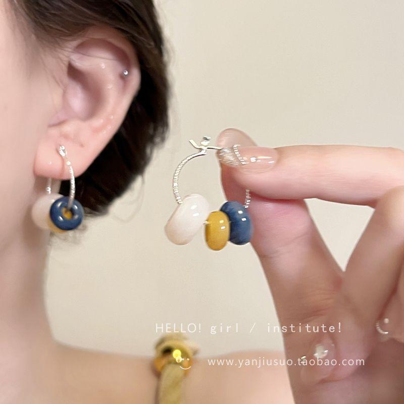 

Цветные серьги из бисера в стиле кэнди для женщин, нишевый стиль, уникальные, стильные, контрастные по цвету, летние серьги-дофамин, уникальные серьги Contrast Color Buckle Ear Ring