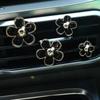 4 Teile/satz Auto Outlet Vent Parfüm Clips Auto Lufterfrischer Klimaanlage Aromatherapie Kleine Daisy Innen Dekoration Zubehör