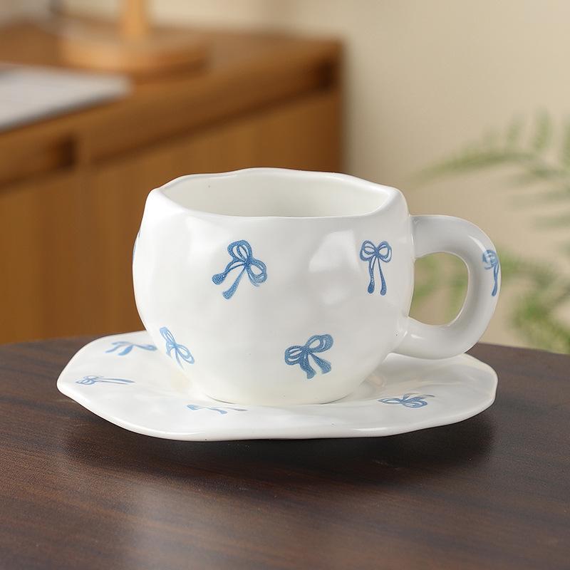 Small floral creative ceramic coffee cup and saucer, hand-squeezed, hand-painted irregular high-value breakfast cup
