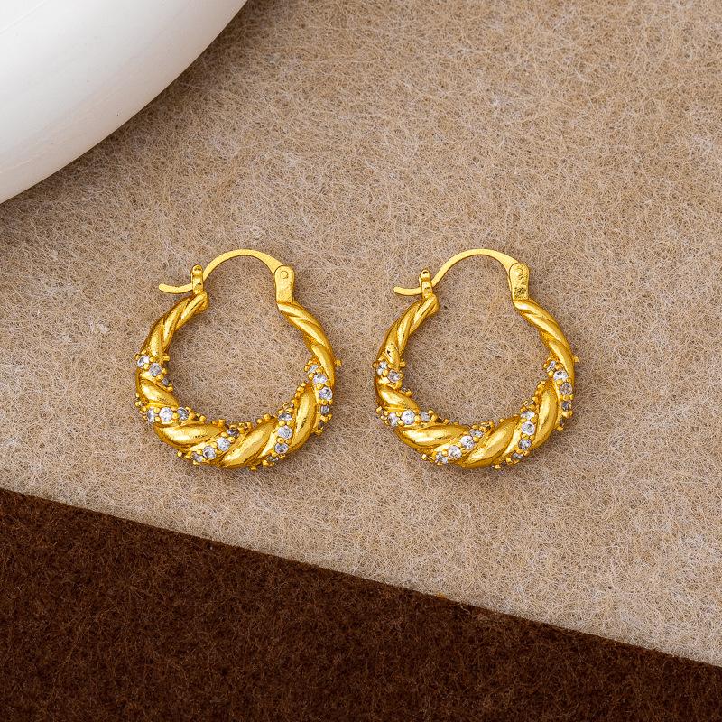 European and American Cold Wind Zircon Twist Ear Buckle Niche Exquisite Winding Design Earrings Retro Light Luxury Fashion Earrings