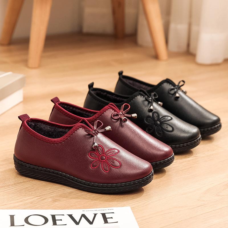 2025 winter new old Beijing cloth shoes soft sole non-slip mother shoes piled thickened warm one-pedal cotton shoes
