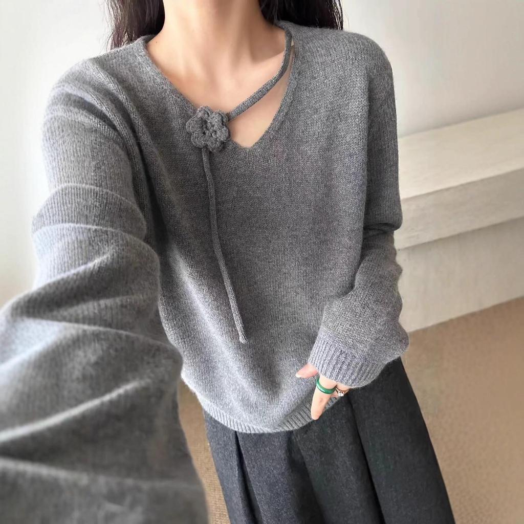 Korean V-Neck 3D Flower Long Sleeve Knit Sweater for Women - 2025 Autumn/Winter High-End Chic Style