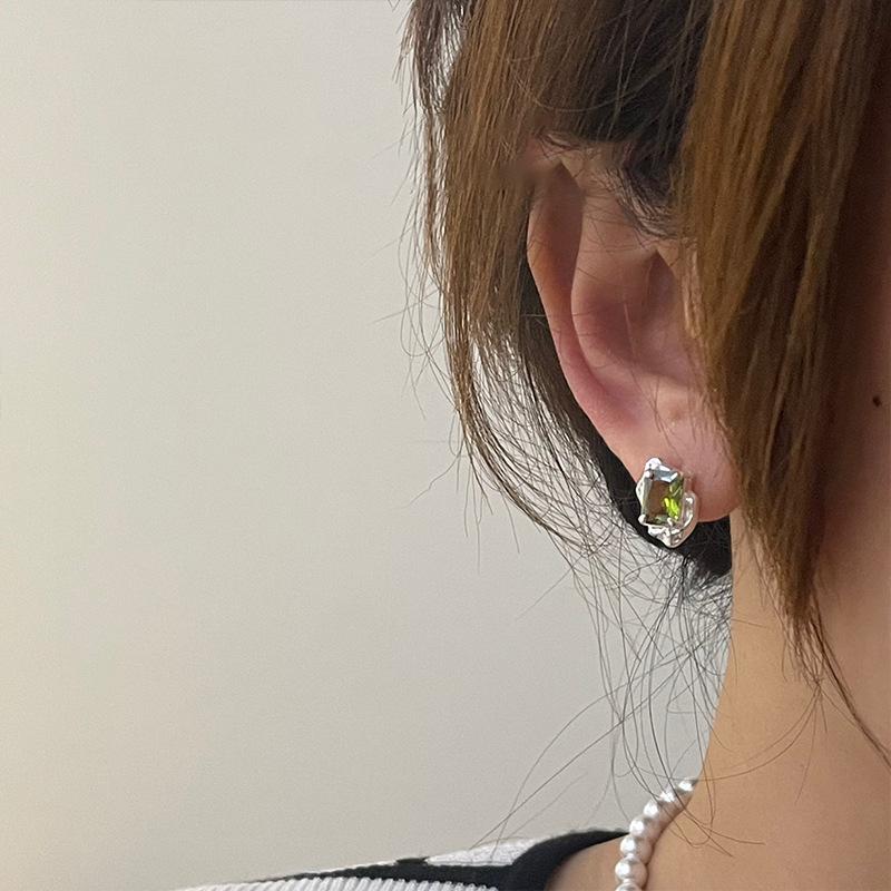 Niche Olive Green Zircon Stud Earrings: Trendy, High-End, Unique Personality, Women's Fashion Jewelry.