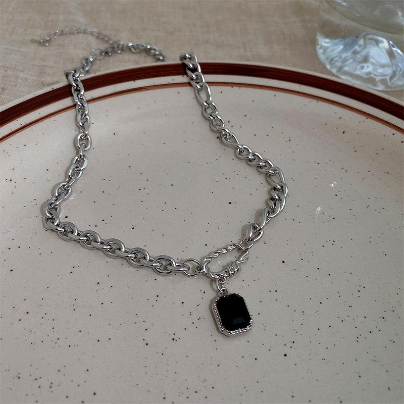 European and American Ins Cold Wind Artificial Opal Necklace Casual Sweet and Cool Personality Sweater Chain Collarbone Chain Necklace Decowomen