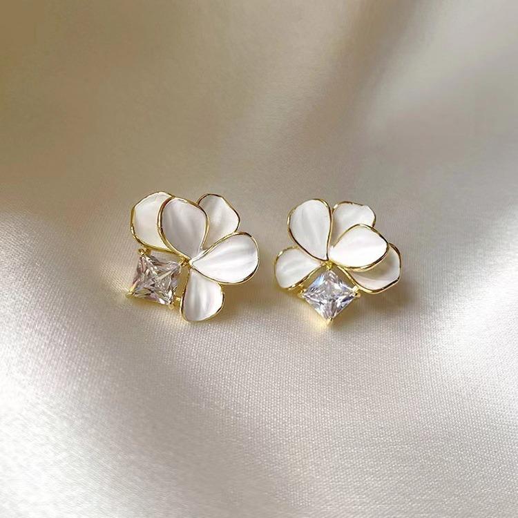 2023 Spring/Summer Elegant Korean Style White Drip Glaze Cubic Zirconia Flower Earrings