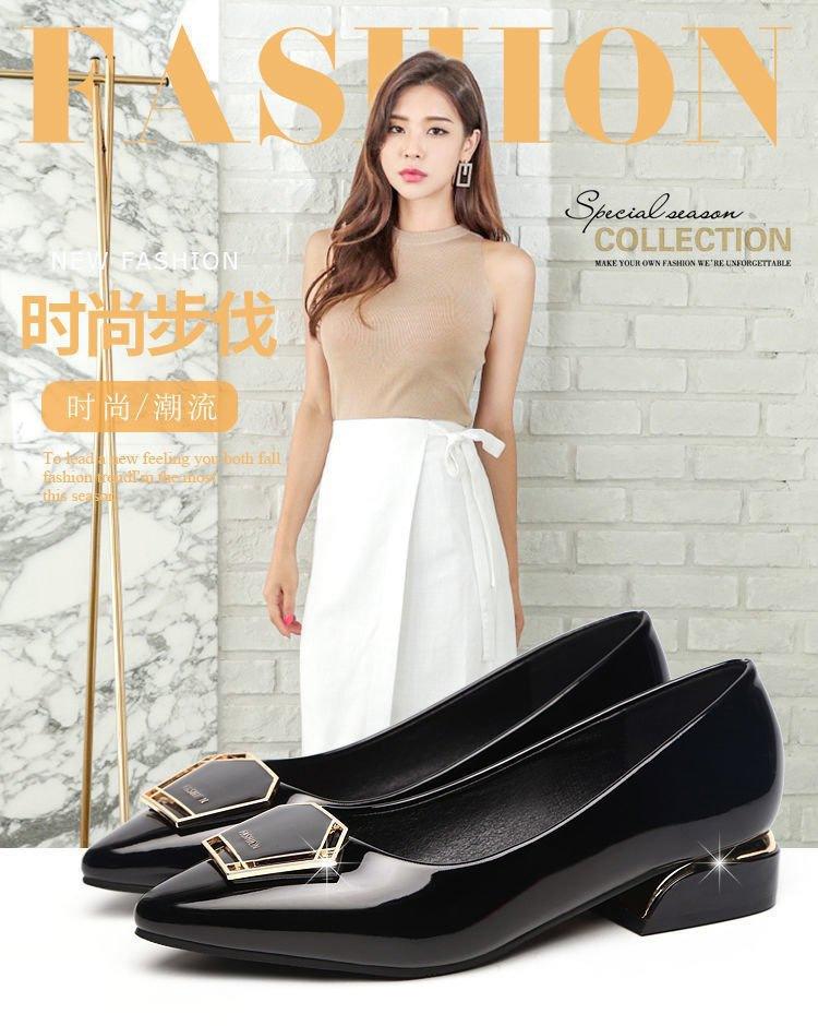 Internet celebrity soft leather single shoes women's 2025 autumn new low heel thick heel versatile shallow mouth women's shoes pointed evening wo