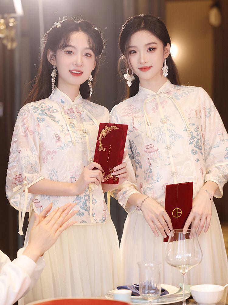 2025 Neuer Stil Champagner Langarm Brautjungfernkleid für Herbst-/Winterhochzeit