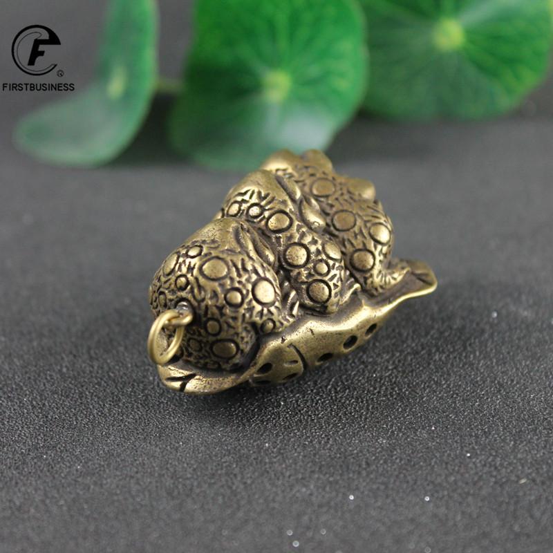 Copper Toad Ornament Antique Hollow Brass Animal Figurines Miniatures Decorations Chinese Feng Shui Crafts Tea Pet Car Keychains