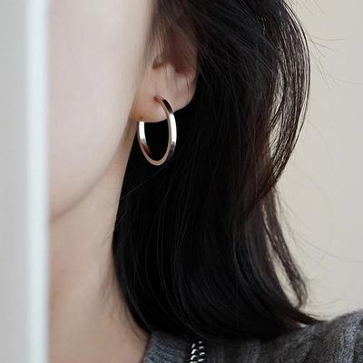 Brincos de Luxo Francês em Formato de Círculo: Ear Cuff Argola Liso Feminino com Design de Nicho