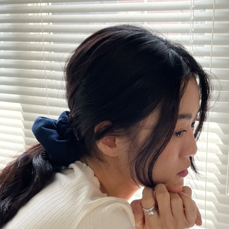 SOFT WATTER Soft Scrunchie_Navy