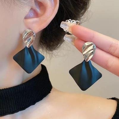 Big Square Rhombus Black Metal Fold Drop Earrings Charm Trendy Glossy Geometry Sequins Statement Brincos for Women Jewelry Gift