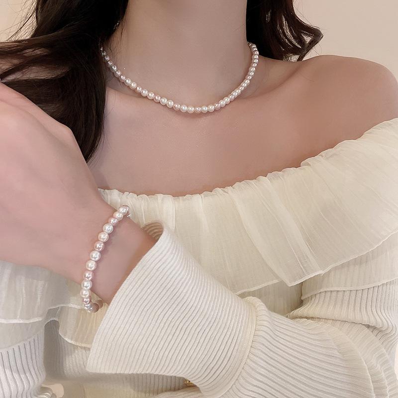 Fashion versatile color matching pearl necklace retro niche high-end sense collarbone chain personality light luxury design sense necklace women