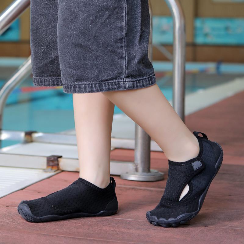 Outdoor shoes soft-soled children's wading shoes parent-child beach shoes non-slip creek floating shoes swimming barefoot shoes