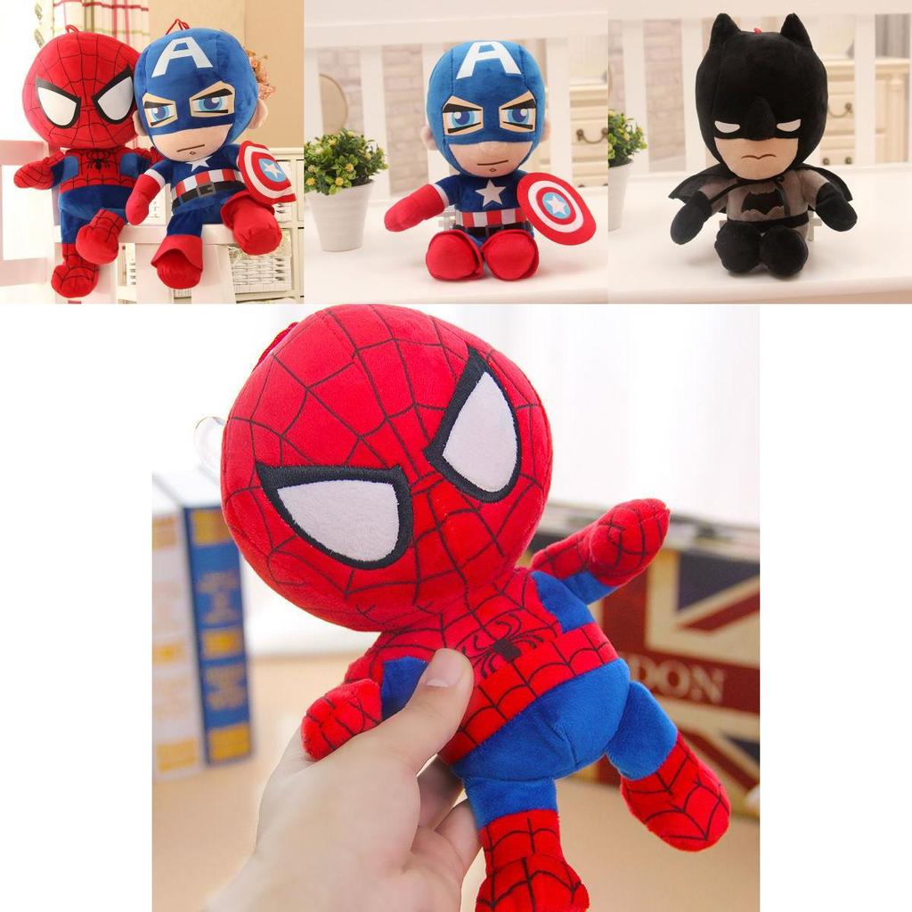 Rozkošná plyšová panenka superhrdinů z Avengers s motivem Spidermana, Kapitána Ameriky a Ironmana