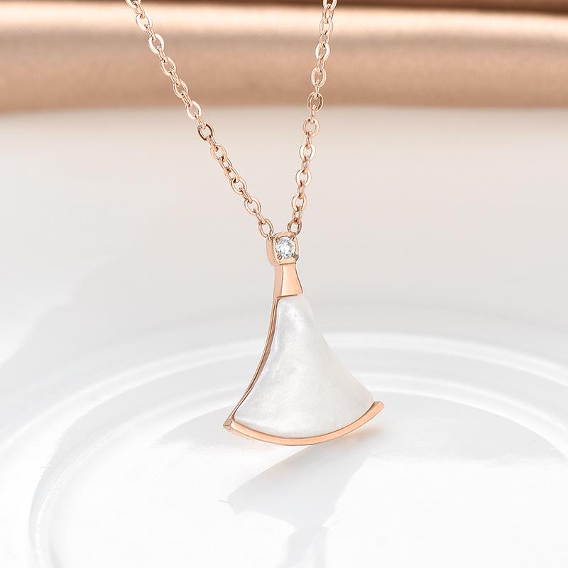 18k Rose Gold Fan-shaped Simple Necklace for Women