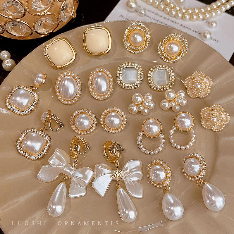 Elegant Pearl Ear Clips for Non-Pierced Ears - Chic and Luxurious Design