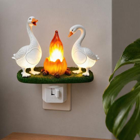 Goose Campfire Night Light, 3D Small Electric Faux Flame Flicker Light, Battery Operated Bedside Light for Nursery, Dorm Decor