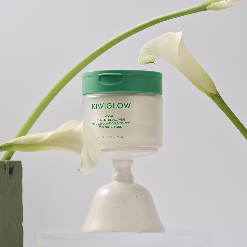 KIWIGLOW Veganische Jeju Lotusblüten Milde Exfoliation & Toner 70 Blütenpads 250ml 70 Stück