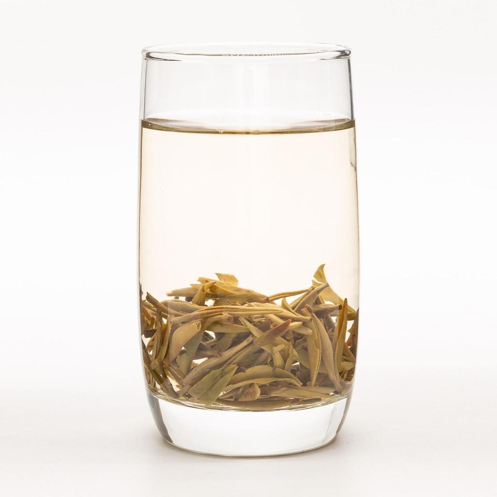 Bílý čaj Fuding BaiHao YinZhen stříbrná jehla 2. třídy