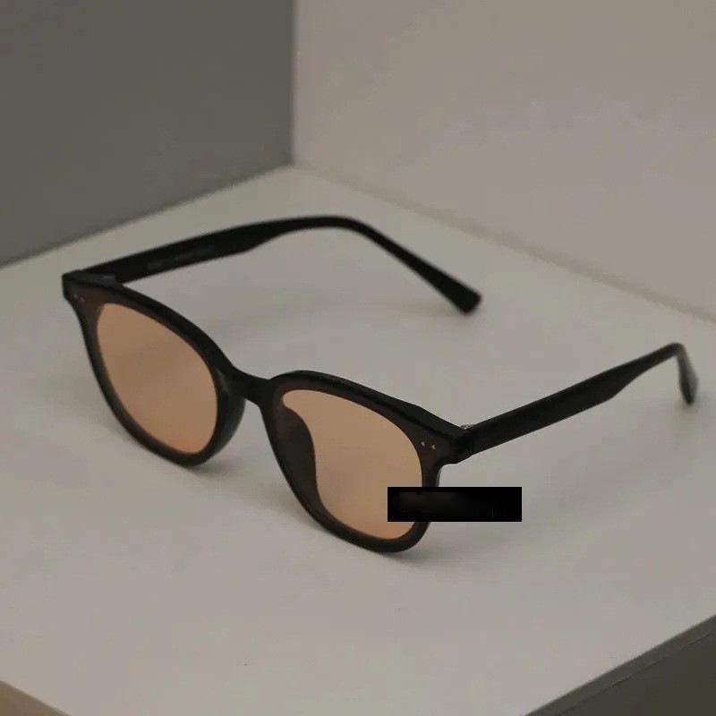Retro Black Frame Brown Sunglasses: Trendy UV-Protective Eyewear for Women & Men
