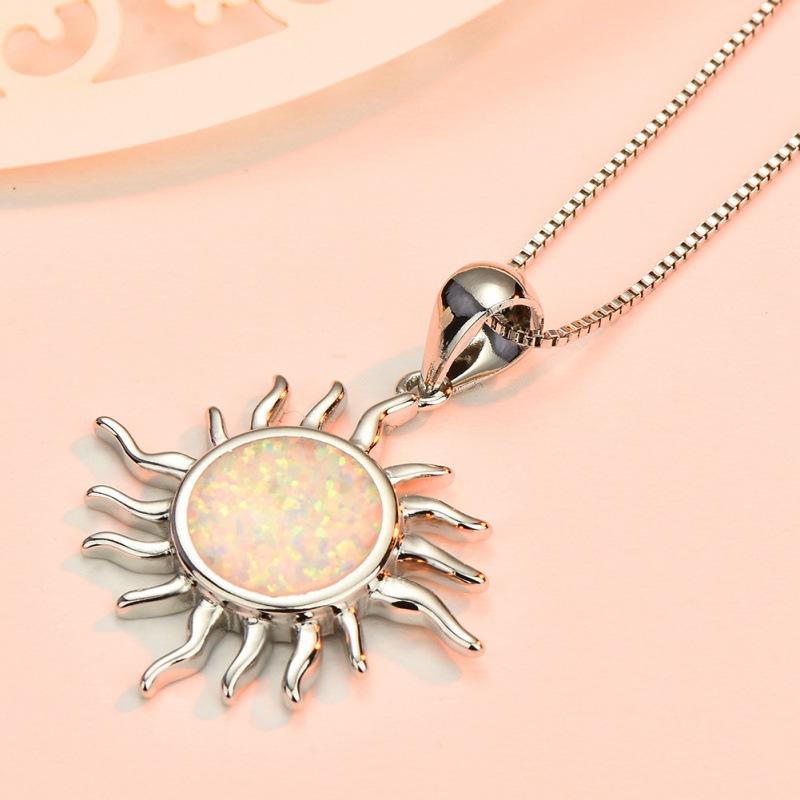 Vergoldete 8K Weißgold kreativer blauer Sonnenanhänger Halskette Damen Nischen-Design vielseitiger Schmuck