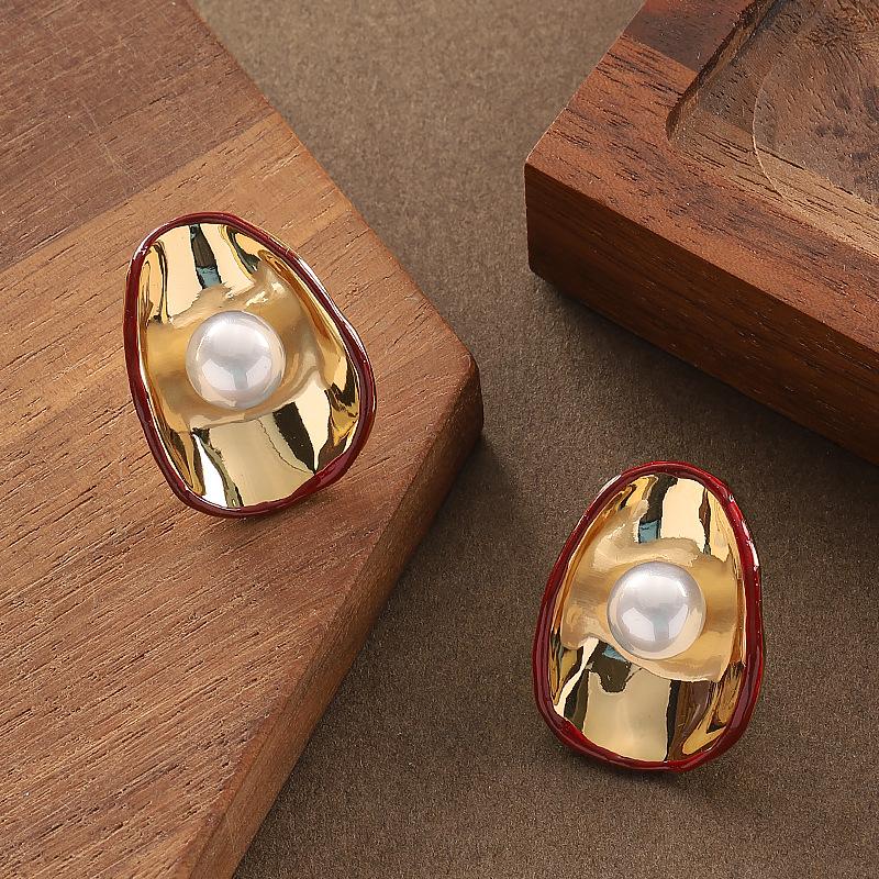Fashion Exquisite Personality Irregular Drip Pearl Stud Earrings Light Luxury Elegant Atmosphere Commuter Earrings