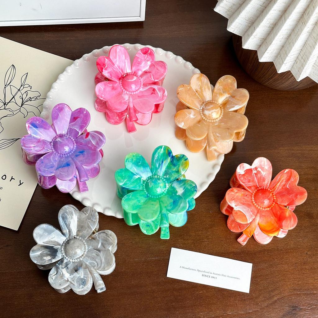 Stylish Gradient Color Four Leaf Clover Hair Clip Perfect For Fashionable Updos And Everyday Wear
