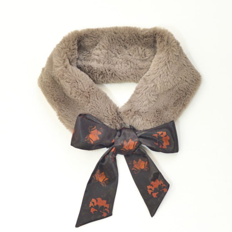 

HAUT COLLECTION Aran Muffler Traditional grace flower Traditional grace flower