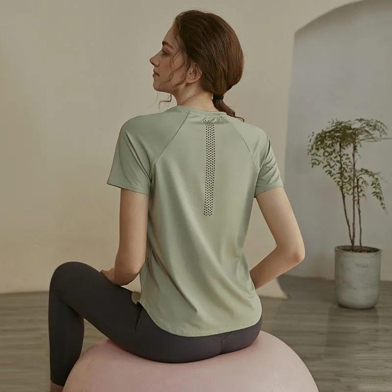 

Sense of Movement Women s Quick-Dry Loose Fit Yoga T-Shirt S (Recommended 42.5-50 kg) зелений