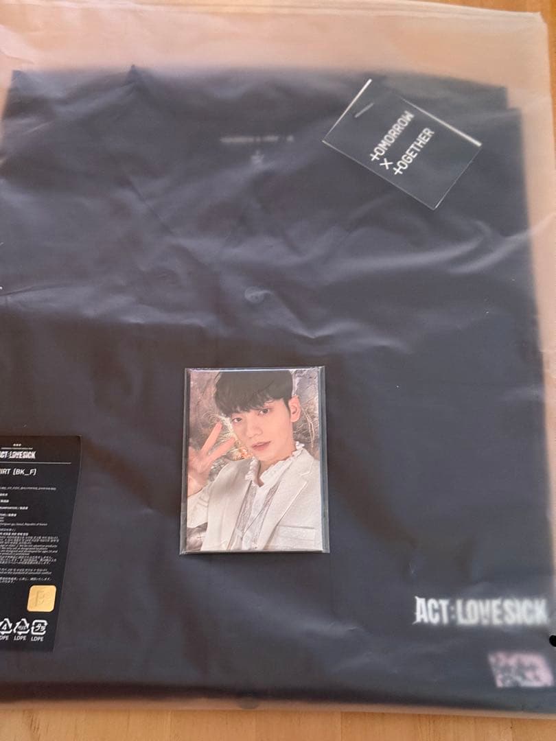 

[USED] TXT ACT: LOVESICK OVERSIZED SHIRT with trading card