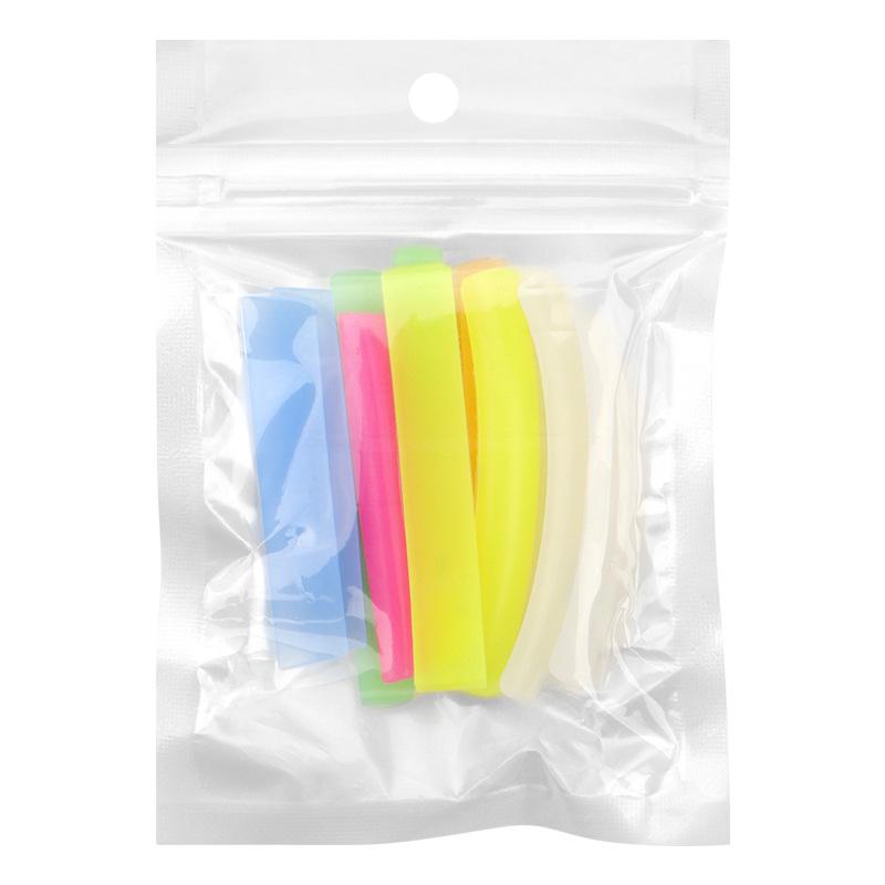 6 пар силиконовых подушечек для наращивания ресниц с радужным рисунком.