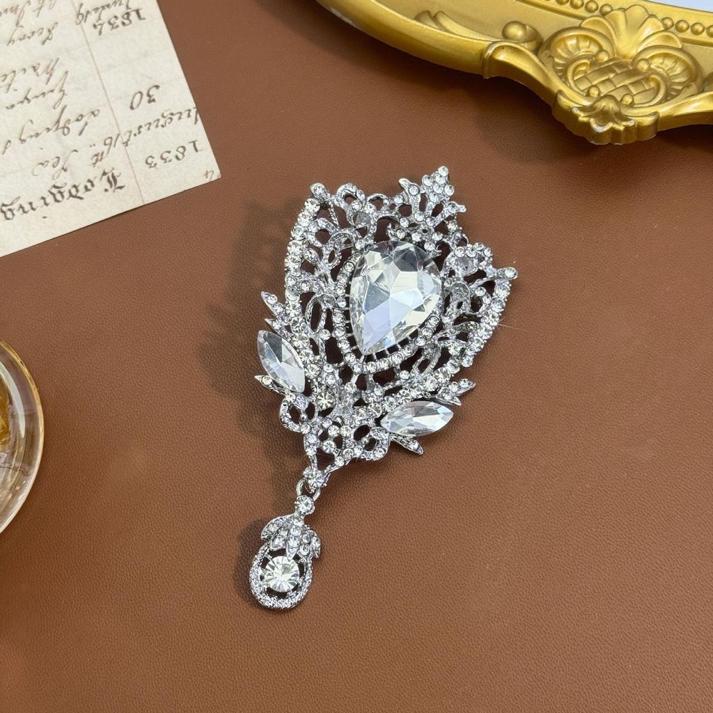 Fashionable Vintage Feng Shui Crystal Brooch, Alloy Inlaid with Rhinestones, Colored Pendant, Brooch, Clothing Accessory