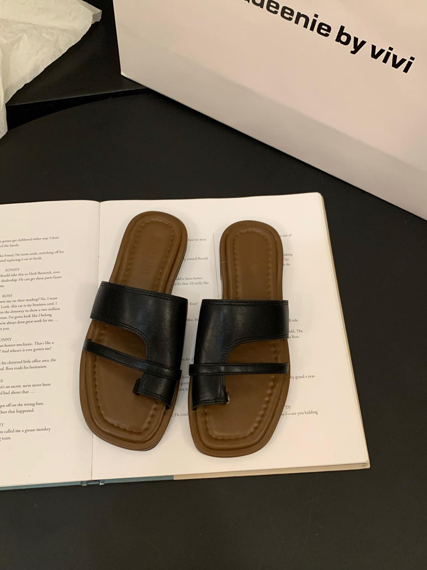 

Niche плоские ретро закрытые носки классные тапочки женская обувь летняя одежда 2024 новые летние мягкие пляжные сандалии на подошве 40 чёрный