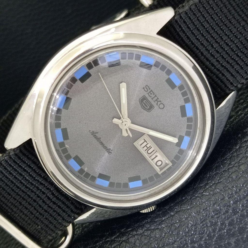 

VINTAGE SEIKO 5 AUTOMATIC 7009A JAPAN MENS GREY COLOR DIAL WATCH a701252-5 R206a-a701252