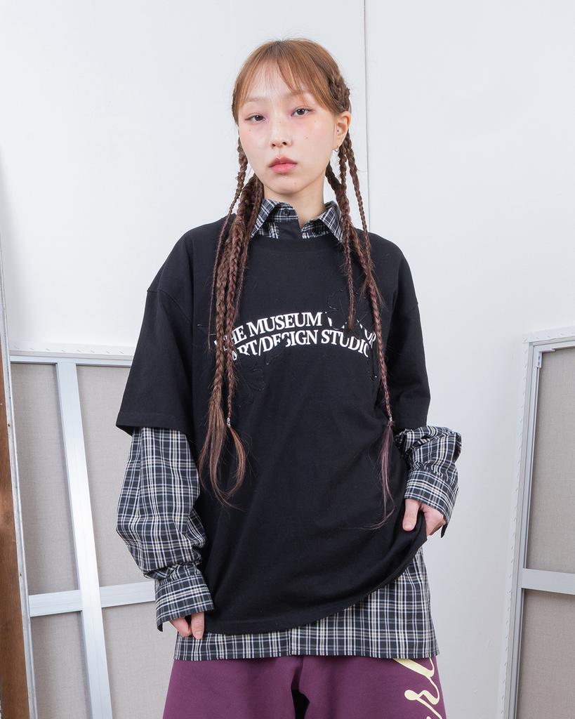 THEMUSEUMVISITOR Applique Flower T-Shirt (Black)