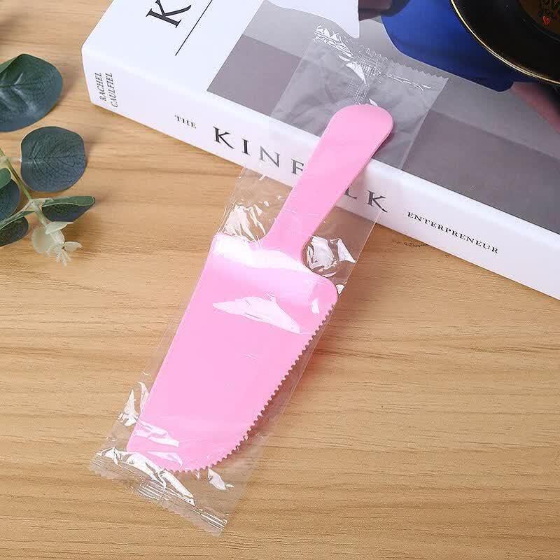 Thickened Disposable Serrated Plastic Cake Knife