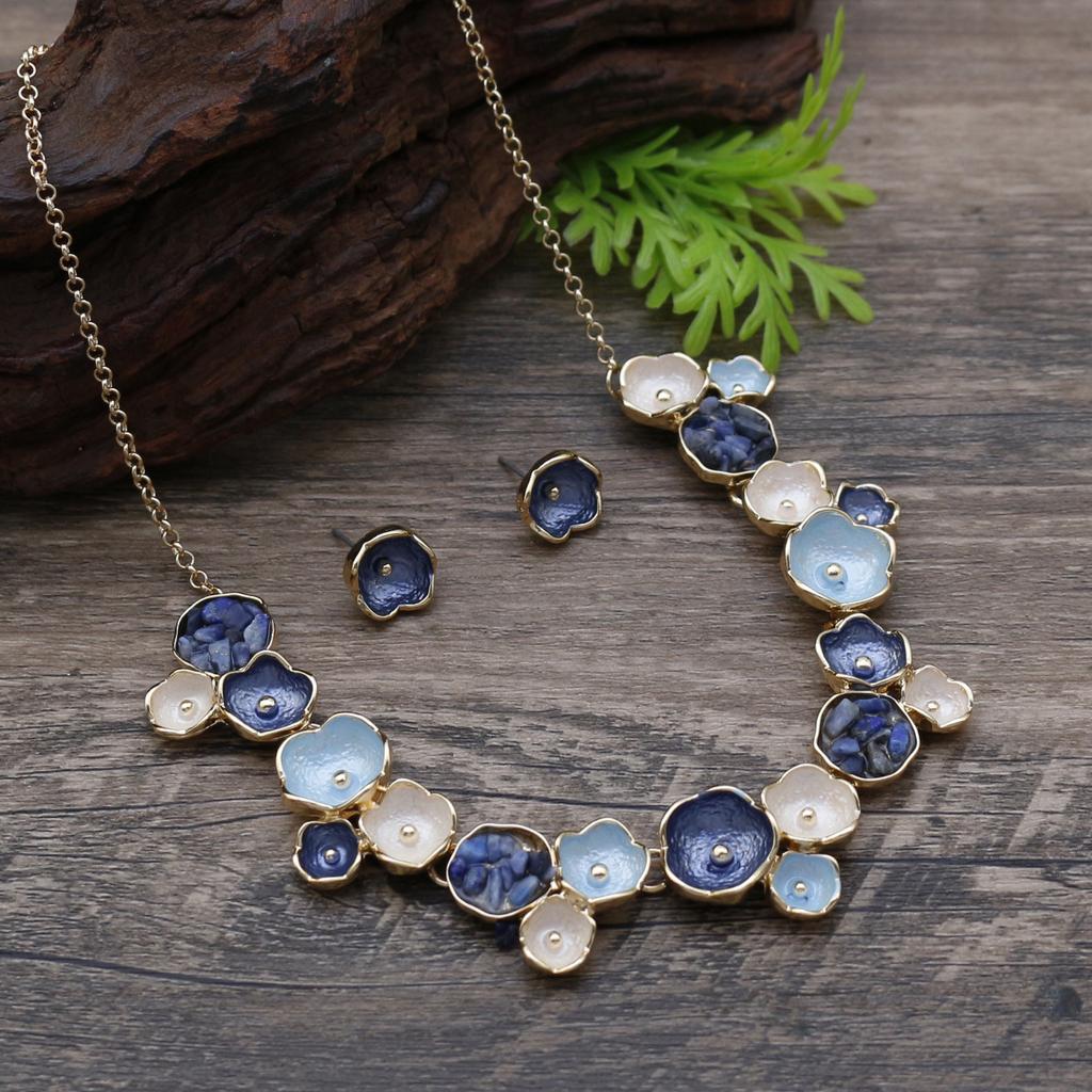 Luxury New Color Oil Geometric Round Flower Necklace, Creative Crystal Inlaid Ladies Premium Necklace