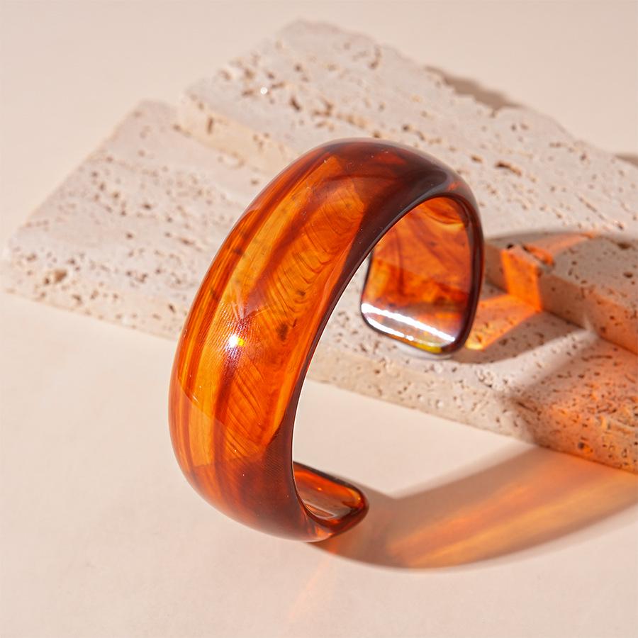 Retro Acrylic Geometric Circle Open Bangle - European & American High-End Women's Statement Jewelry