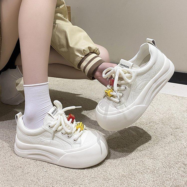 Hässlich süße Schuhe mit großem Kopf für Damen 2025 neu Frühling vielseitige Lederplateau-Schuhe weiße Schuhe Freizeitschuhe süße Schuhe mit runder Spitze Board-Schuhe